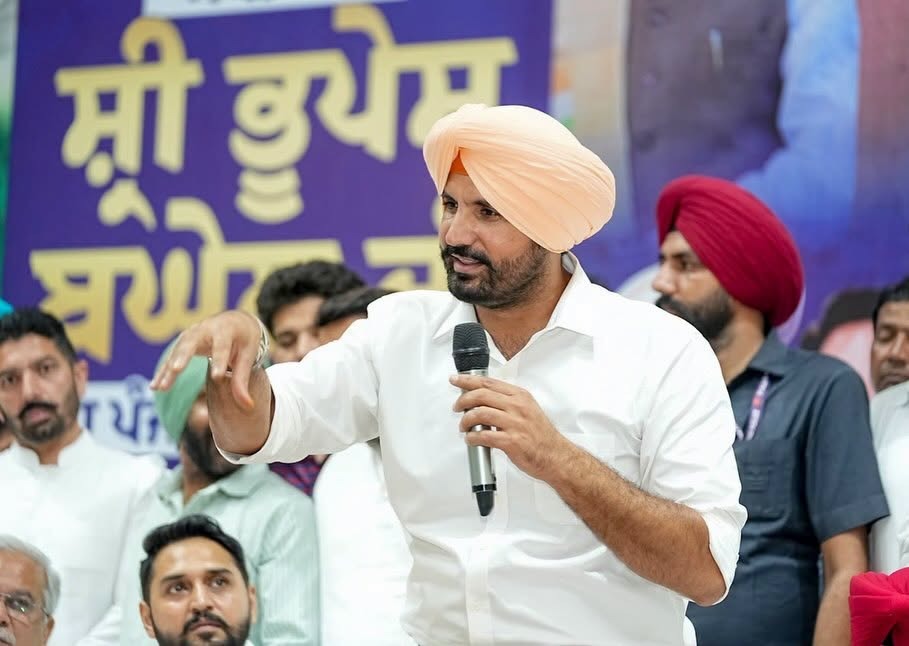 Raja Warring addressing a crowd at a campaign rally in Punjab